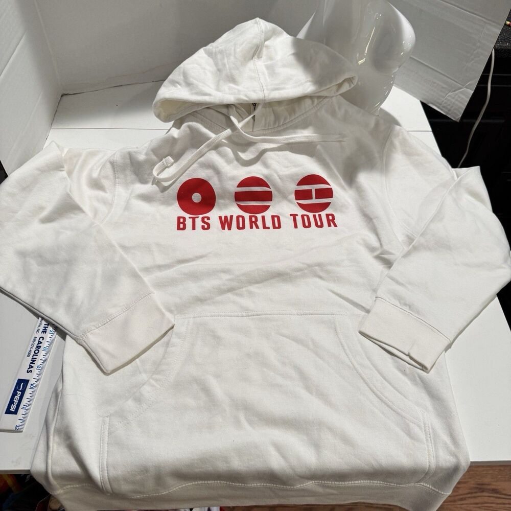New World Tour BTS 2026 White Hoodie Size Medium Independent Trading Company